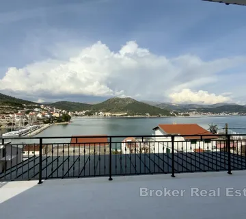 Tri apartmanske jedince s pogledom na more - Marina
