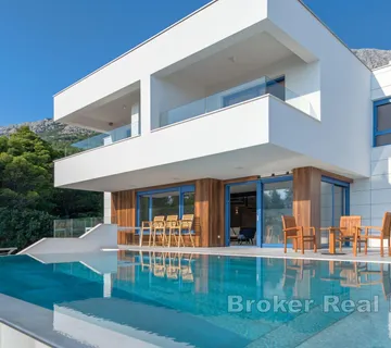 Novoizgrađena vila s bazenom - Makarska