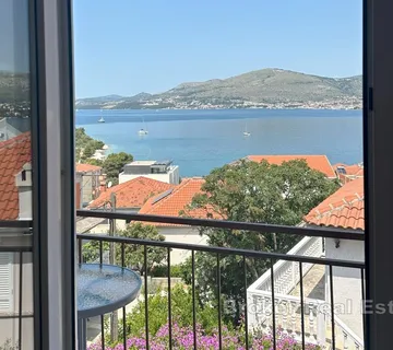 Dvosobni stan s pogledom na more - Žedno, Trogir