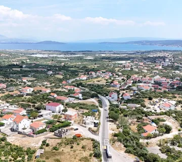 Građevinsko zemljište na mirnoj lokaciji - Trogir