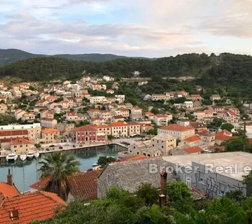 Kamena kuća za renovaciju - Brač, Brač