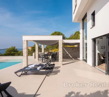 Vila s bazenom i pomoćnim objektima u blizini mora - Sibenik, Sibenik