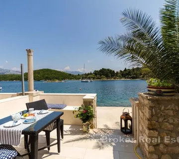 Moderan stan u kamenoj vili na samom moru - Korčula