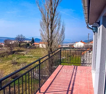 Renovirana kamena kuća, na prodaju - Žrnovnica, Split