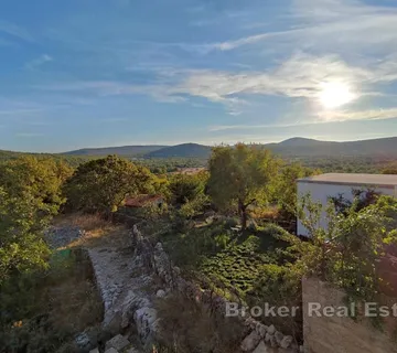 Građevinsko zemljište u otočkom naselju - Brač, Brač