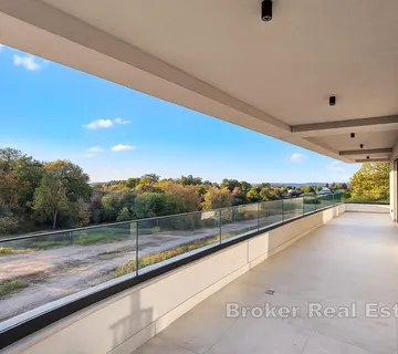 Penthouse s panoramskim pogledom i krovnom terasom - Poreč