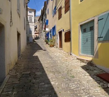 Kamena kuća u povijesnom centru - Pazin, Pazin