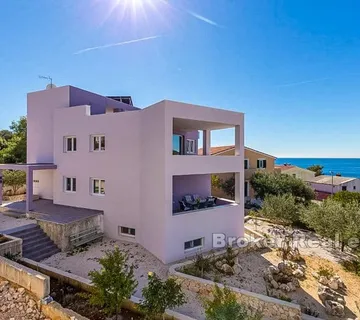 Apartmanska kuća u drugom redu do mora - Rogoznica