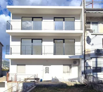 Kuća s tri stana i garažom - Split