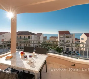 Apartmanska kuća prekrasnim pogledom i blizinom mora - Makarska