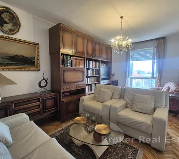 Dvosobni stan za dugoročan najam u blizini bolnice - Split