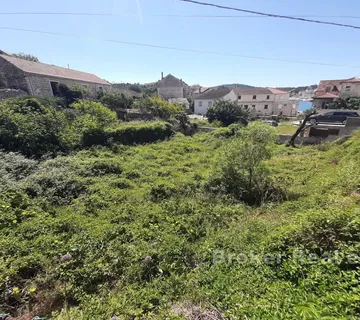Građevinsko zemljište blizu mora - Brač, Brač