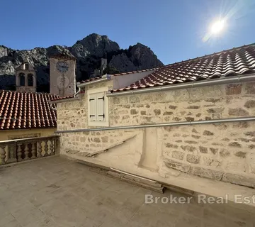 Apartman na atraktivnoj lokaciji u centru grada - Omiš