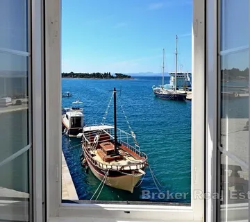Tri apartmanske jedinice prvi red do mora - Brač, Brač