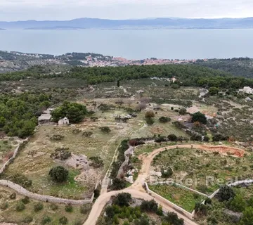 Prostrano imanje na idiličnoj lokaciji - Brač, Brač