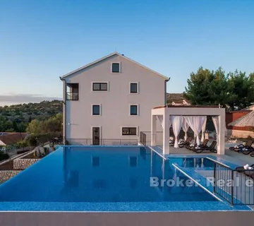 Prostrana vila sa bazenom i pogledom na more - Brač, Brač