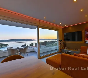 Luksuzni penthouse s krovnom terasom i panoramskim pogledom na more - Trogir
