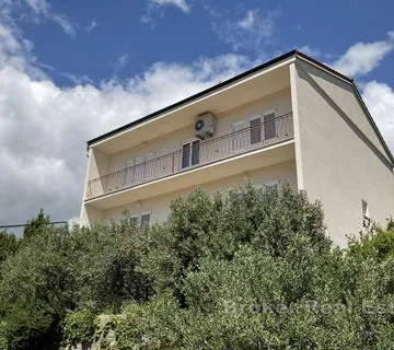 Obiteljska kuća s garažom u mirnoj oazi - Žrnovnica, Split