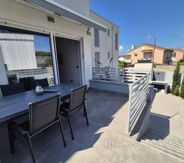 Apartman s bazenom i pogledom na more - Krk