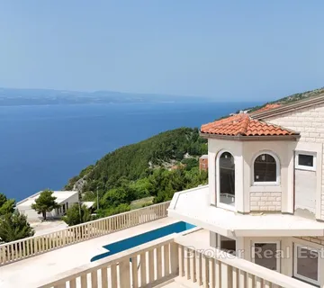 Panoramska kuća za renovaciju s prekrasnim pogledom na more - Omiš