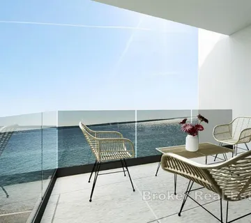 Dvosobni apartman u prvom redu do mora - Pag