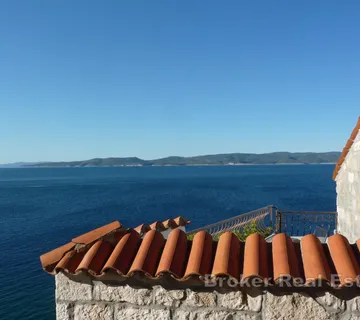 Renovirana kamena kuća u prvom redu od mora - Omiš