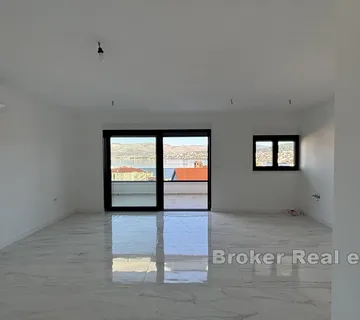 Prostrani penthouse s pogledom na more - Žedno, Trogir