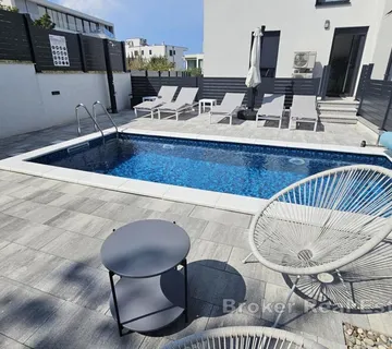 Luksuzni apartman s bazenom - Krk
