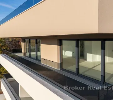 Penthouse s panoramskim pogledom i krovnom terasom - Poreč