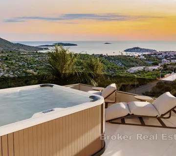 Luksuzni penthouse s panoramskim pogledom na more unutar novogradnje - Primošten