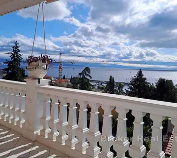 Prostrani stan s konobom i pogledom na more - Opatija