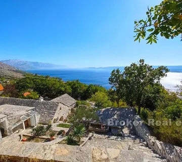 Kamene kuće s pogledom na more - Omiš