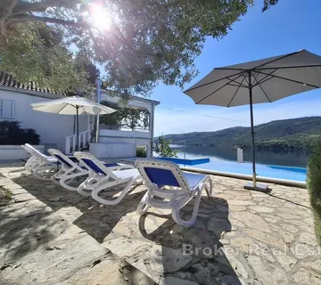 Kuća na vrhunskoj lokaciji u neposrednoj blizini mora - Marina