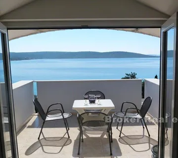 Apartmanska kuća s pogledom na more, na prodaju - Rogoznica
