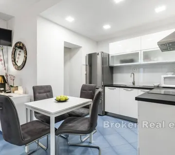 Komforan jednosoban apartman na izvrsnoj lokaciji - Grad, Split grad