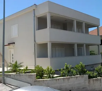 Vila od 280m2 na parceli od 521m2, na prodaju - Žedno, Trogir