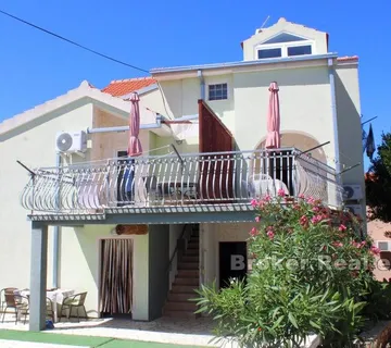 Apartmanska kuća s pogledom na more - Rogoznica