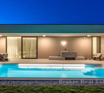 Dizajnerska vila s bazenom i pogledom na more - Poreč