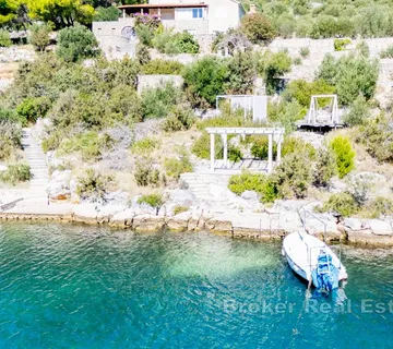 Građevinsko zemljište u prvom redu do mora - Brač, Brač