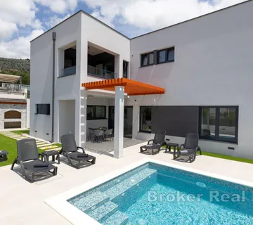 Luksuzna vila s tri stambene jedinice - Trogir