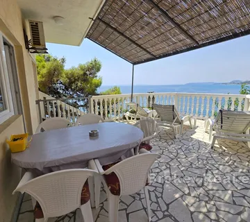 Dvojna kuća u prvom redu do mora - Stobreč, Split