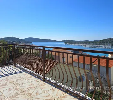 Apartmanska kuća s pogledom na more - Rogoznica