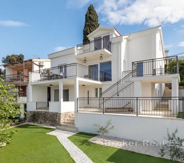 Apartmanska kuća prvi red do mora - Trogir