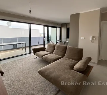 Izvanredan penthouse s krovnom terasom blizu mora - Žedno, Trogir