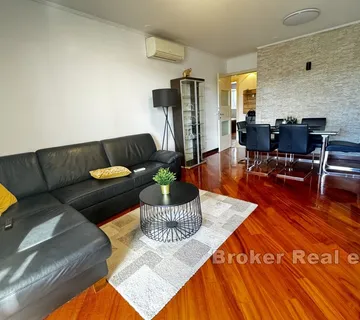 Prostran trosoban apartman - Split