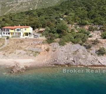 Apartmanska kuća prvi red do mora - Senj