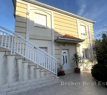 Kuća s pogledom na more i planiranim projektom - Trogir