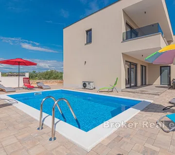 Vila s bazenom - Sibenik, Sibenik