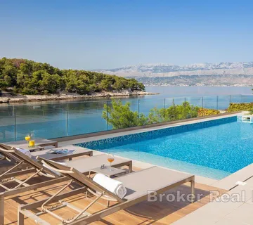 Luksuzna vila u prvome redu do mora - Brač, Brač