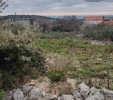 Atraktivno zemljište sa blizinom mora - Rogoznica